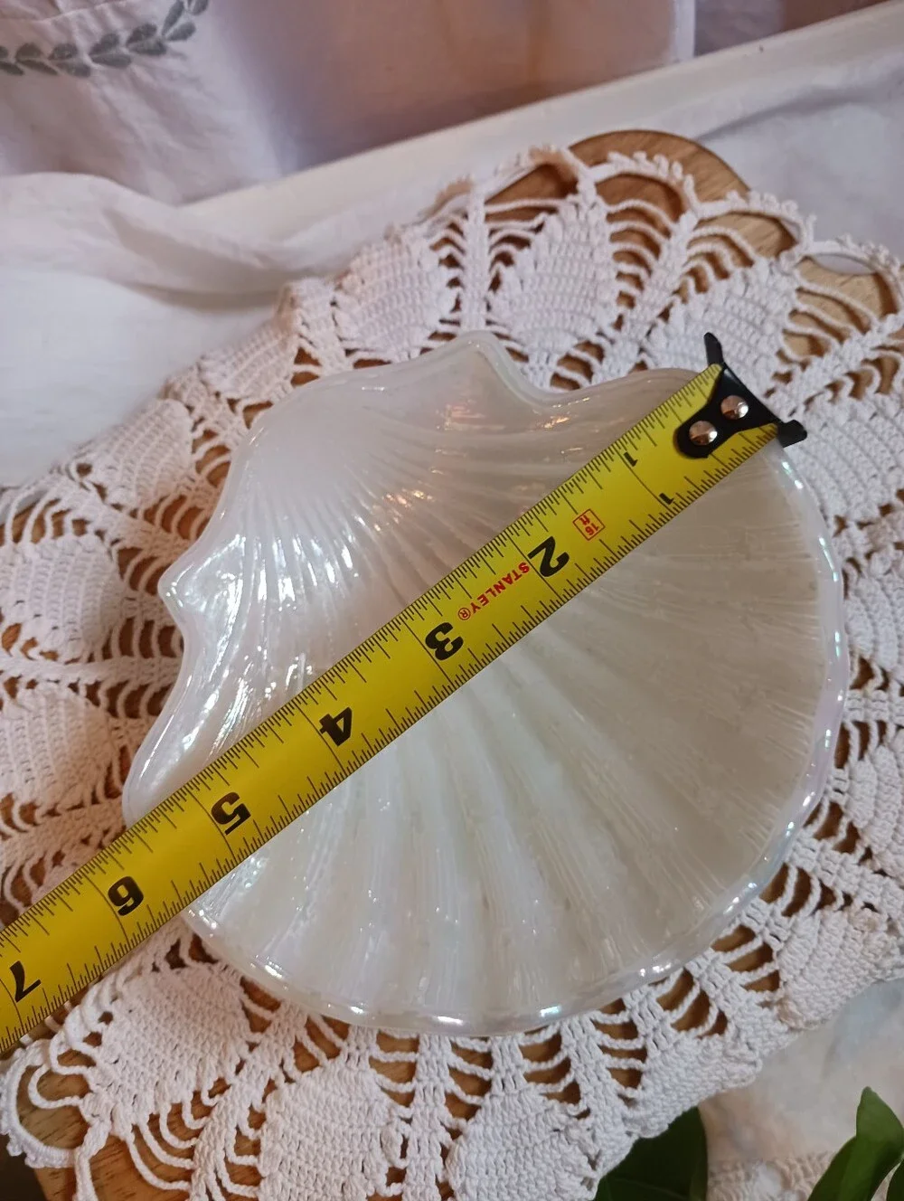 Vintage Avon 70s Gift Of The Sea Iridescent Footed Soap Dish Sea Shell USA